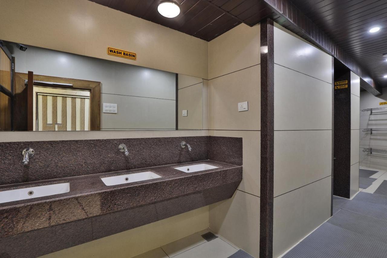 Rest Inn Dormitory Vadodara Luaran gambar